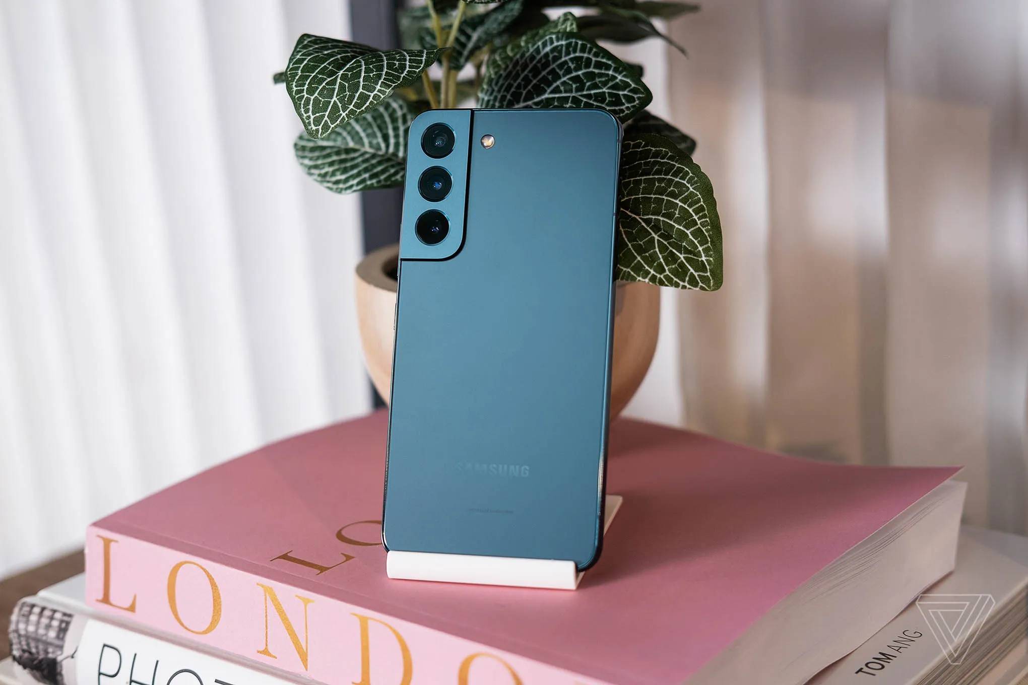 Samsung Galaxy S22 - Image 4